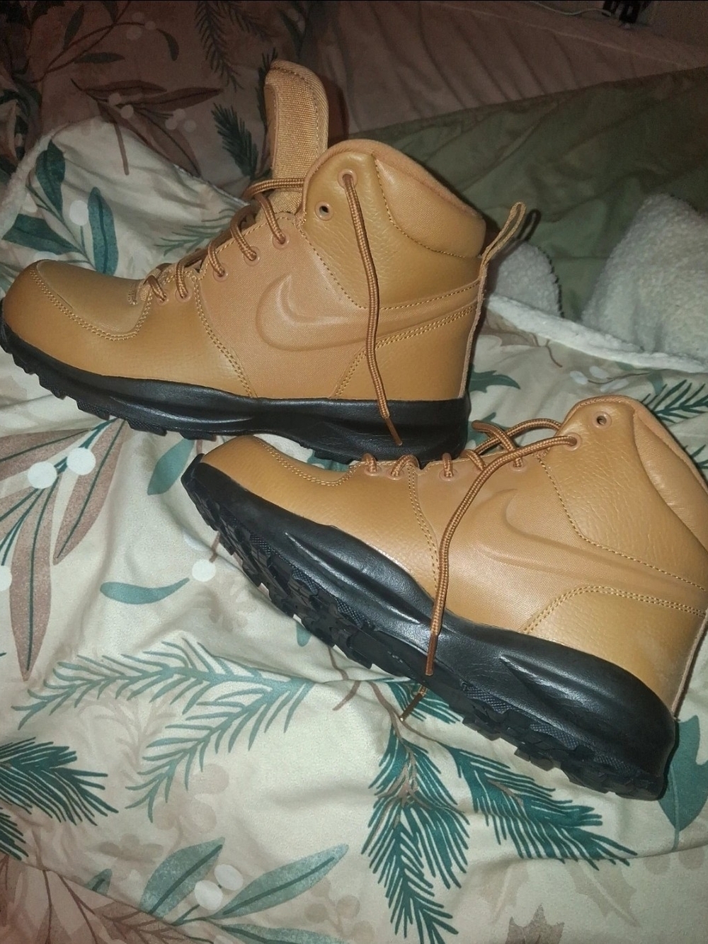 Nike Men’s Wheat/Black Leather High-Top Boots Womens 8 Youth 6.5